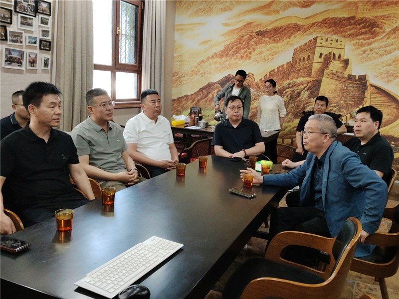 新疆建设兵团领导们考察恒睿机械，共探促根活化菌剂生态修复新征程