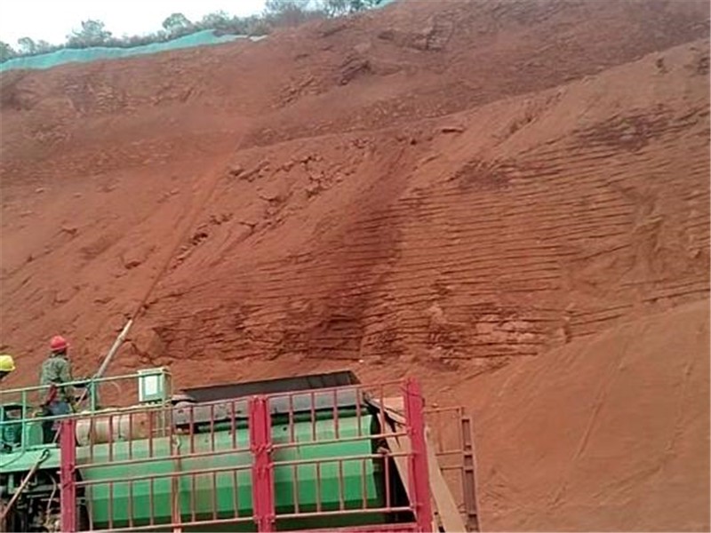 恒睿客土喷播机破解复杂边坡绿化施工难题，生态修复必备设备