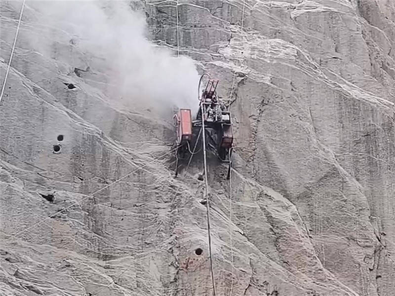 恒睿遥控爬坡钻机解锁作业新场景——赋能多领域施工！