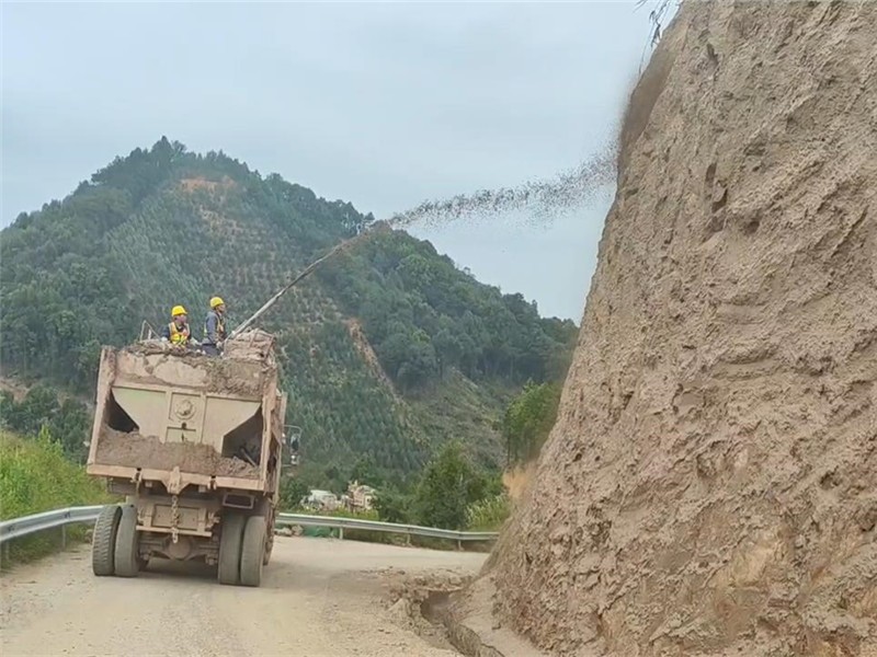 恒睿高原专用喷播机筑牢生态屏障,高原矿山修复利器