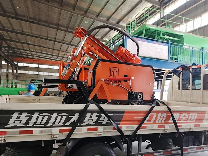 恒睿遥控爬坡钻机——高边坡施工安全与成本优化双核心解决方案