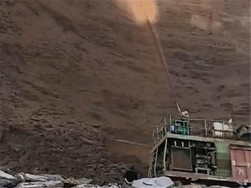 喷播机春季核心部件深养护，作业不“掉链”