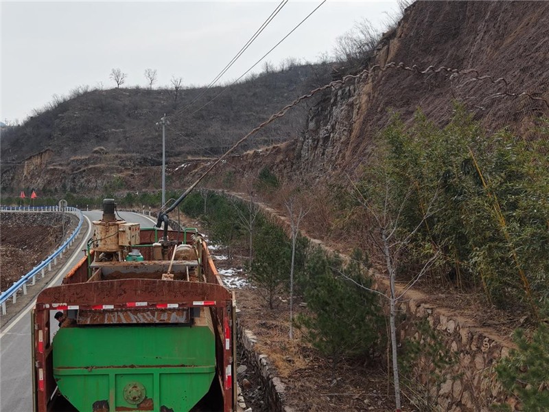 恒睿遥控喷播机——全适配+优服务，做生态绿化工程的长期可靠伙伴