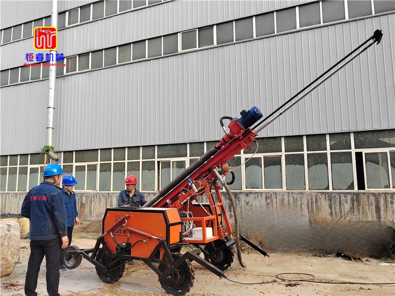 恒睿爬坡钻机 全遥控一键操控 复杂坡面钻孔施工优选设备