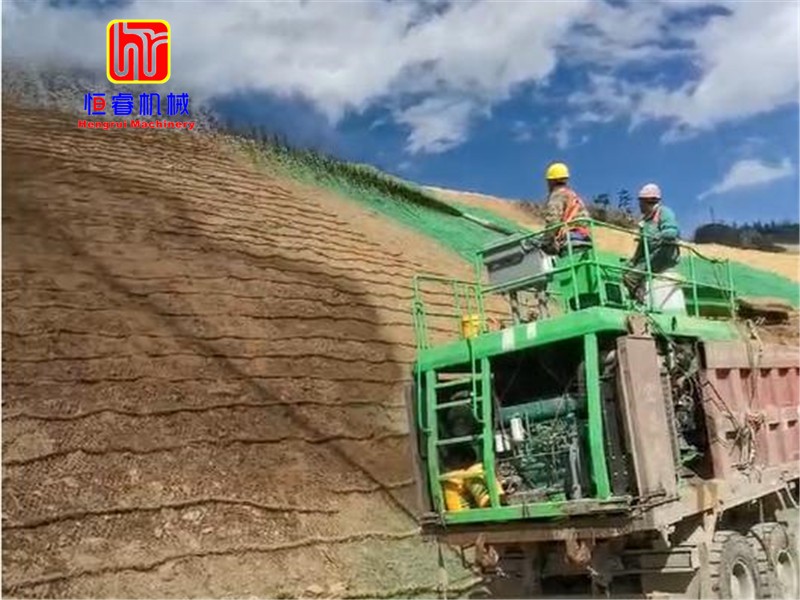 恒睿 480 客土喷播机双动力加持 助力生态边坡快速建设