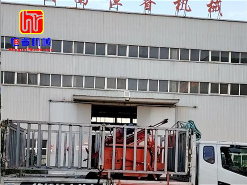 山地光伏打桩设备怎么选？恒睿六轮爬坡钻机对比传统钻机优势解析