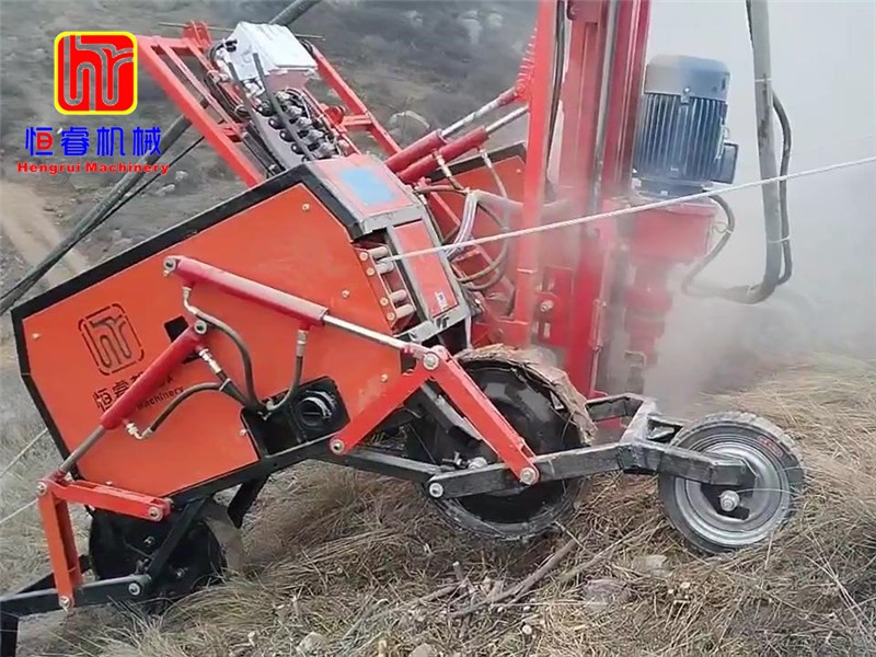 恒睿山地光伏爬坡钻机：高原陡坡光伏锚杆施工提质降本利器