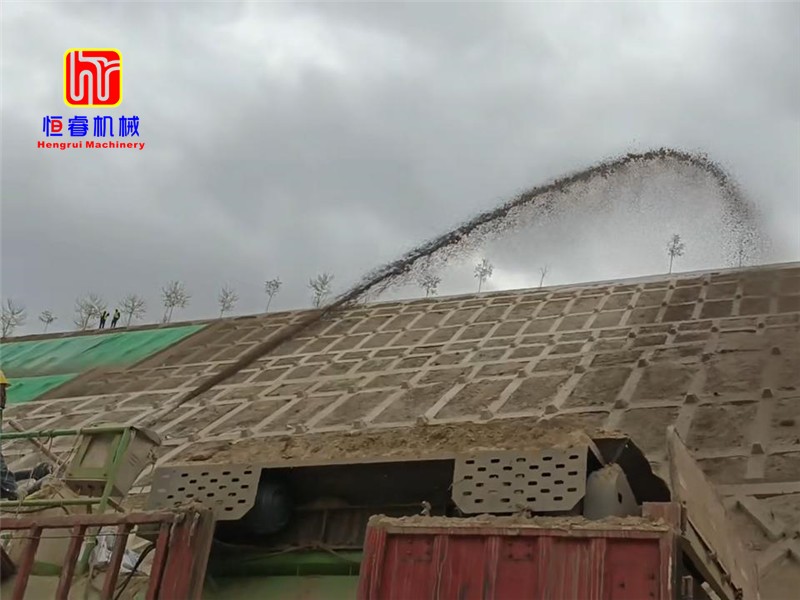 恒睿遥控筛分一体机，山体喷播物料高效率处置方案，适配野外复绿施工工况